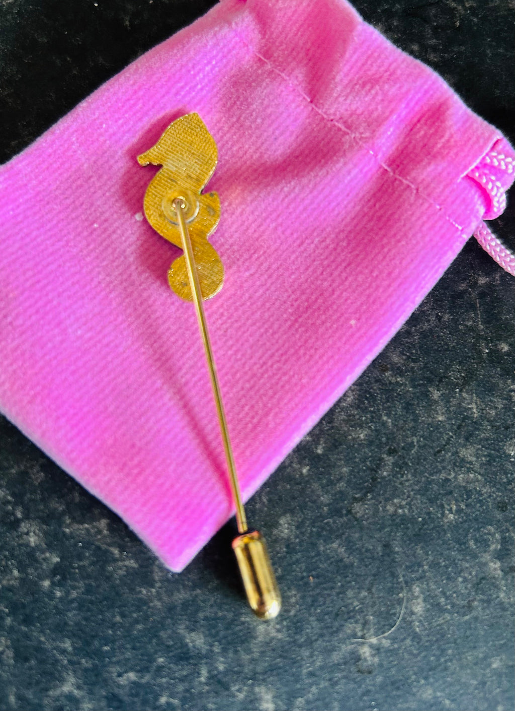 Vintage Green & Turquoise Enamel Seahorse Stick Pin / Lapel Pin – Gold Tone – Nautical Costume Jewellery
